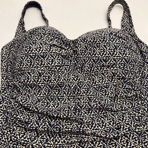 BOND EYE ONE PIECE SWIMSUIT Nip Tuck Shirred Maillot Stripe Size 8 - Picture 2 of 8